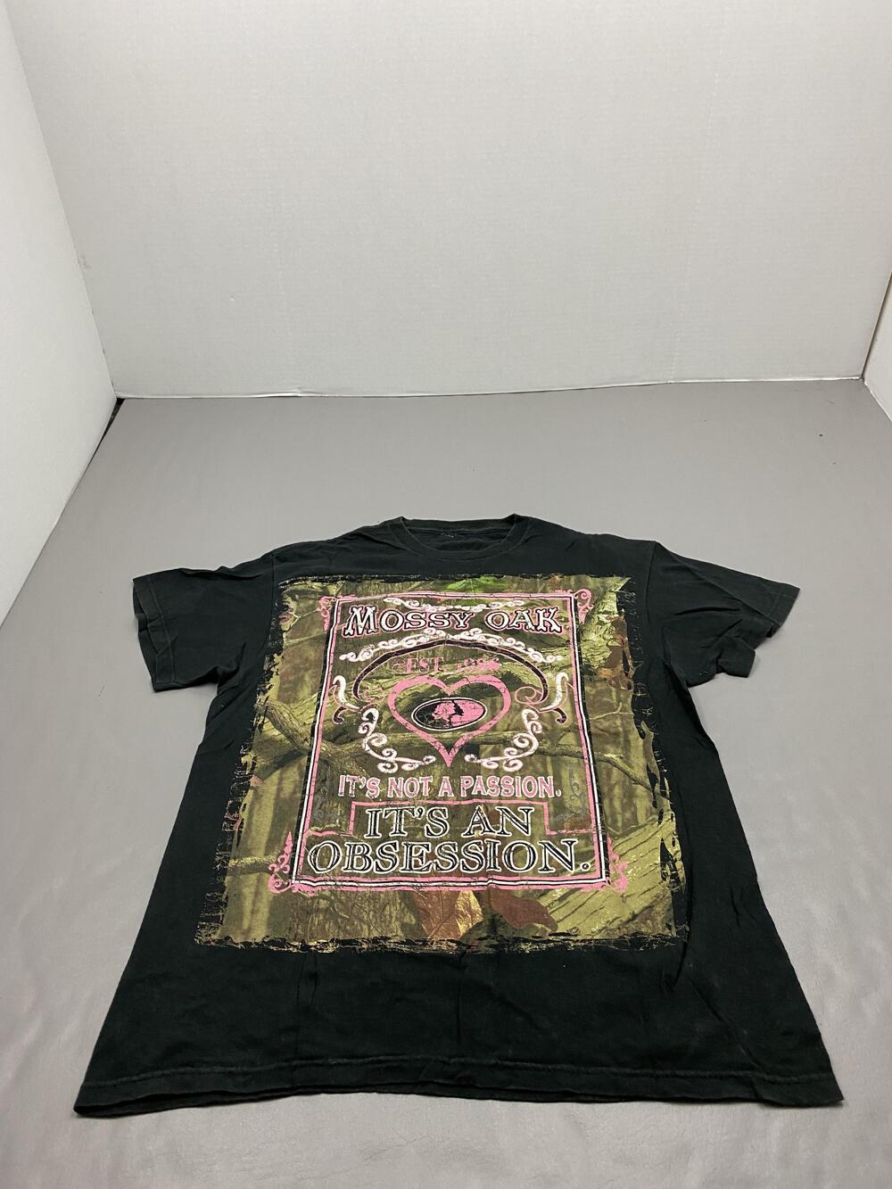 Mossy Oak Shirt Mens Large Black Graphic MO 88 Camouflage Pink Heart Print